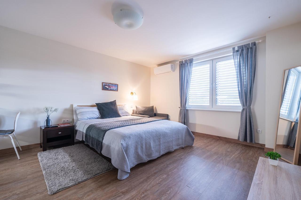 Gyneju Self Check-In Apartments Вилнюс Екстериор снимка