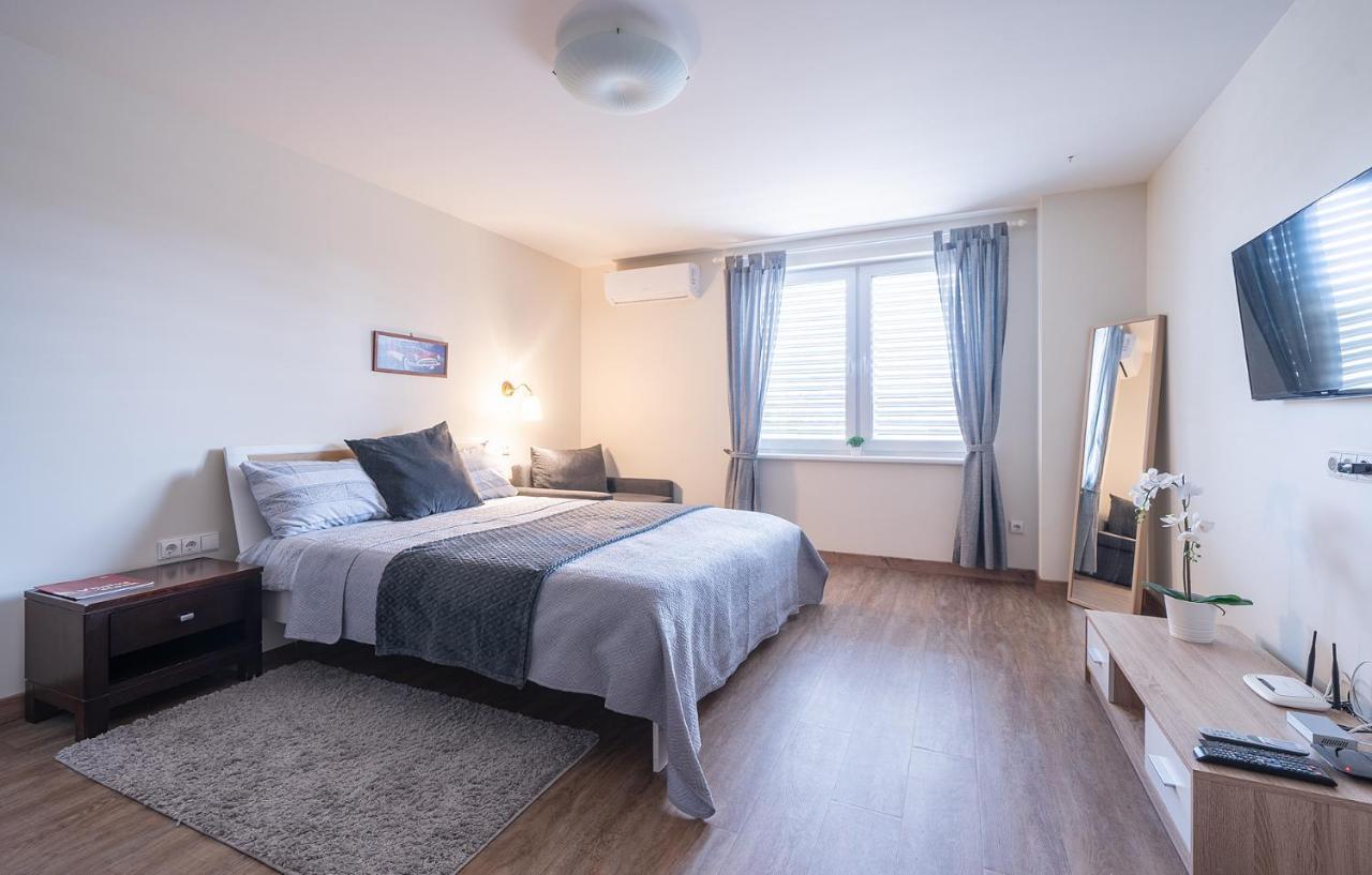 Gyneju Self Check-In Apartments Вилнюс Екстериор снимка